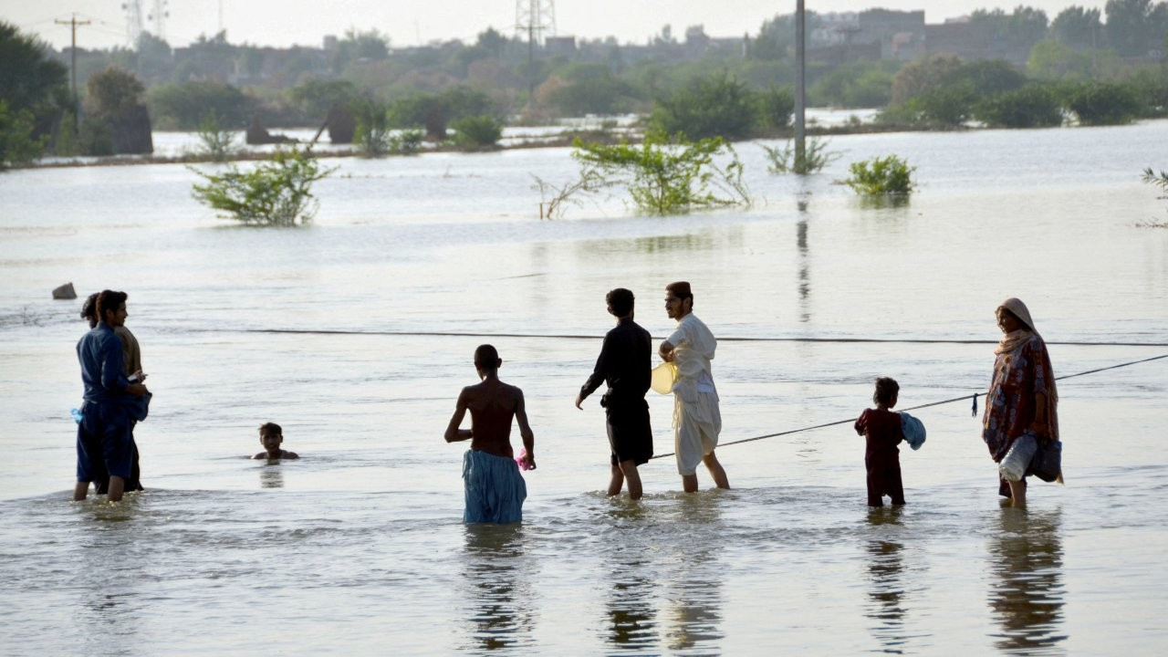 Pakistan'da muson yağmurlarında ölenlerin sayısı 1200'ü aştı