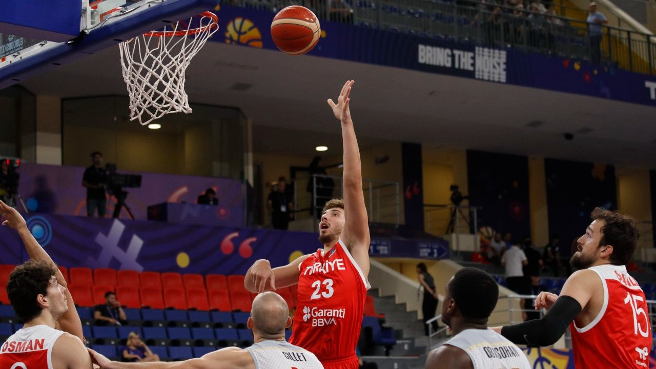 A Milli Basketbol Takımı, Avrupa Şampiyonası'nda son 16 turuna yükseldi