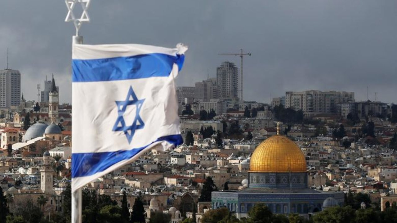 İ﻿srail, Batı Şeria'da 'romantik ilişki' bildirimi istemekten vazgeçti