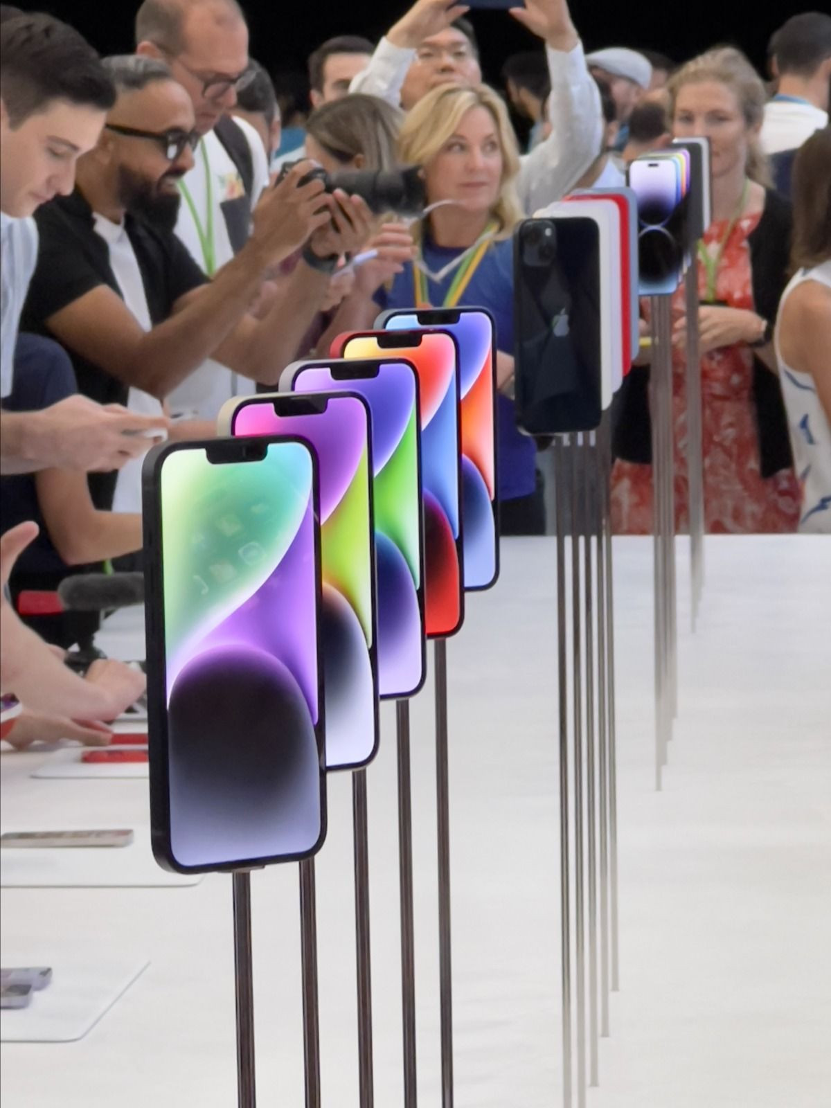 Apple yeni ürünlerini tanıttı: iPhone 14'ün fiyatı 31 bin lira - Sayfa 4
