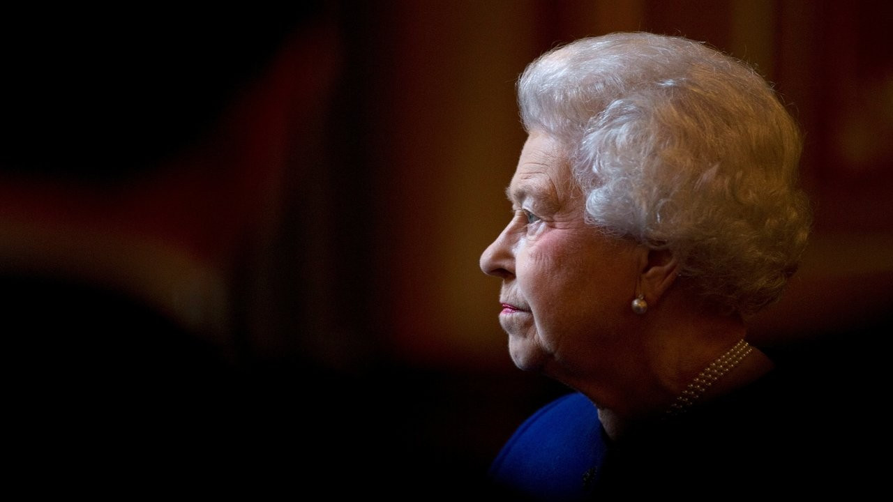 Kraliçe'nin ölümü İngiliz basınında: 'Kalplerimiz kırıldı'
