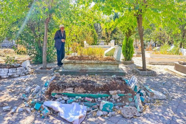 Diyarbakır'daki 10 mezarı tahrip ettiler: Taş taş üstünde kalmadı - Sayfa 1