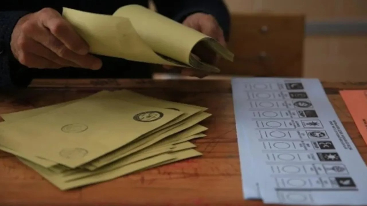 Son seçim anketi yayınlandı: AK Parti psikolojik sınırın altında