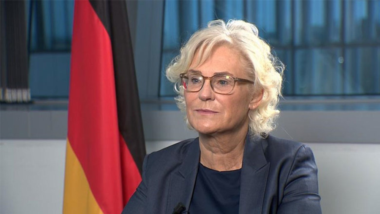 Almanya Savunma Bakanı: Güçlü silahlı kuvvetlere ihtiyacımız var