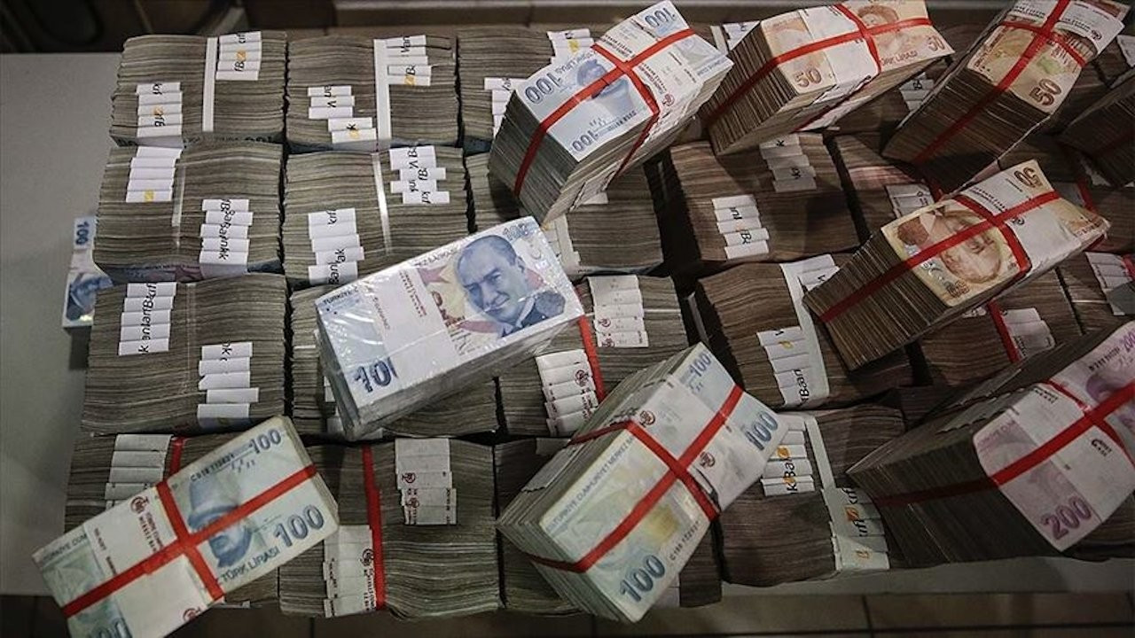 Hazine 5,5 milyar lira borçlandı