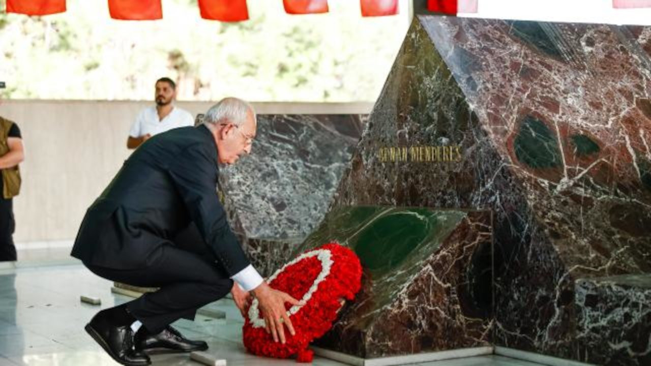 Kılıçdaroğlu, Özal ve Menderes'in anıt mezarlarını ziyaret etti