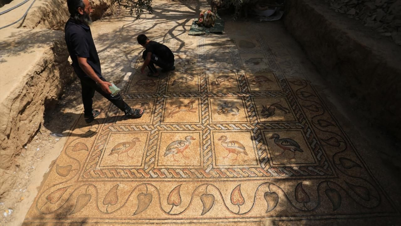 Filistinli çiftçi, tarlasında Bizans dönemine ait mozaikler buldu - Sayfa 3
