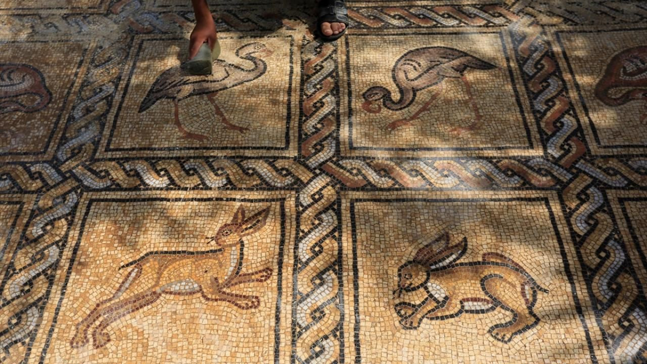 Filistinli çiftçi, tarlasında Bizans dönemine ait mozaikler buldu - Sayfa 2