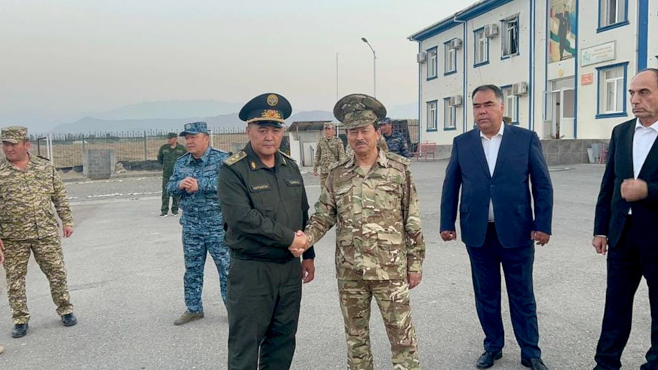 Kırgızistan ile Tacikistan 'askerleri geri çekme' protokolü imzaladı