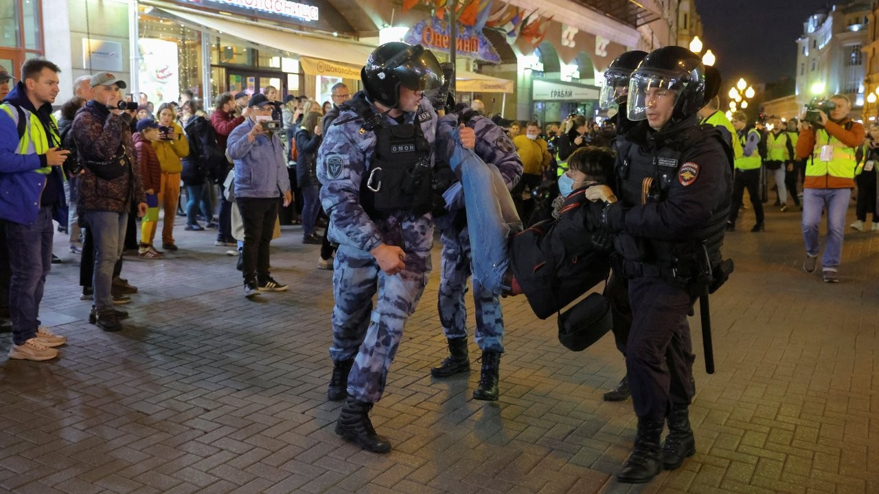 Rusya'da kısmi seferberlik protesto edildi: 'Savaşa hayır'