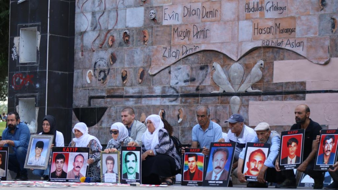 Kayıp yakınları Diyarbakır’da Zozan ve Orhan Eren’in akıbetini sordu