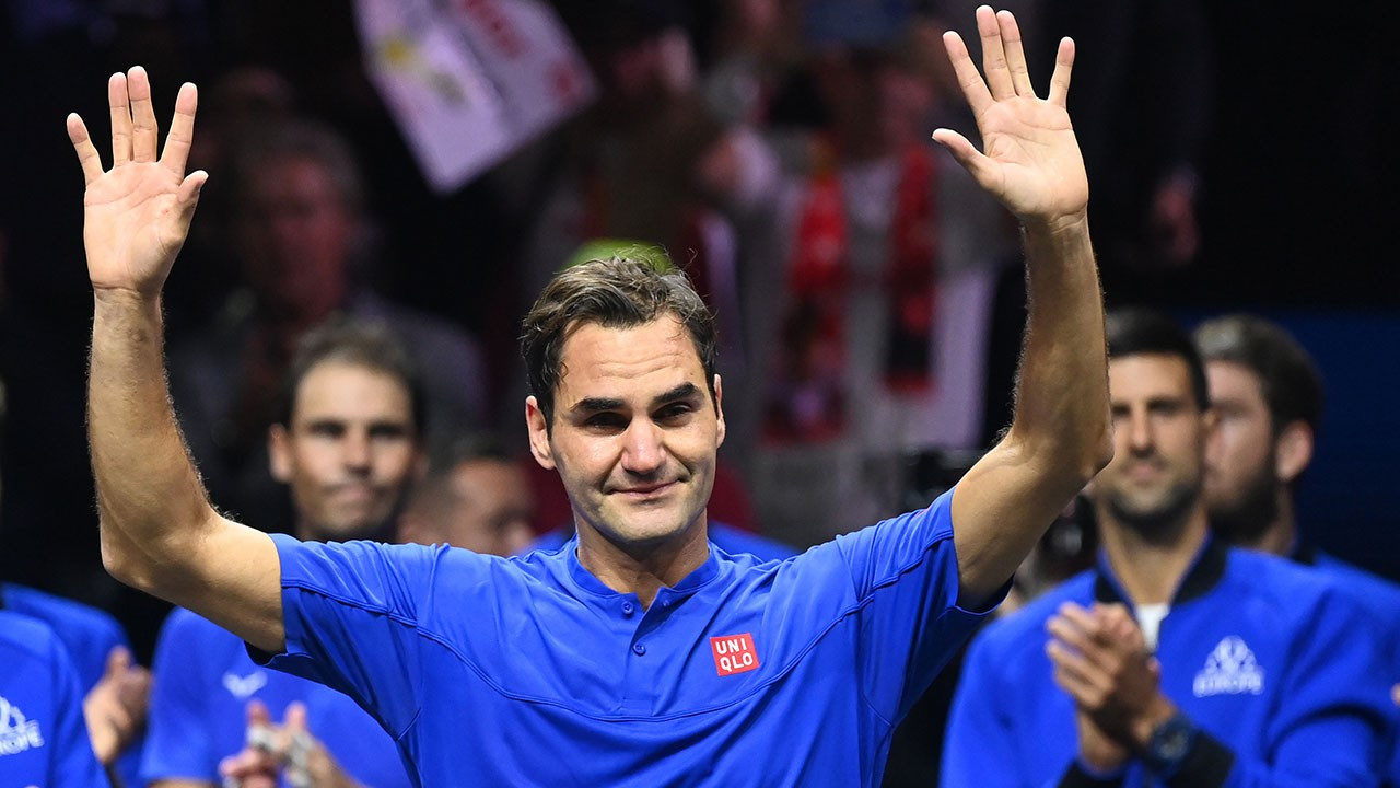 Roger Federer kortlara veda etti
