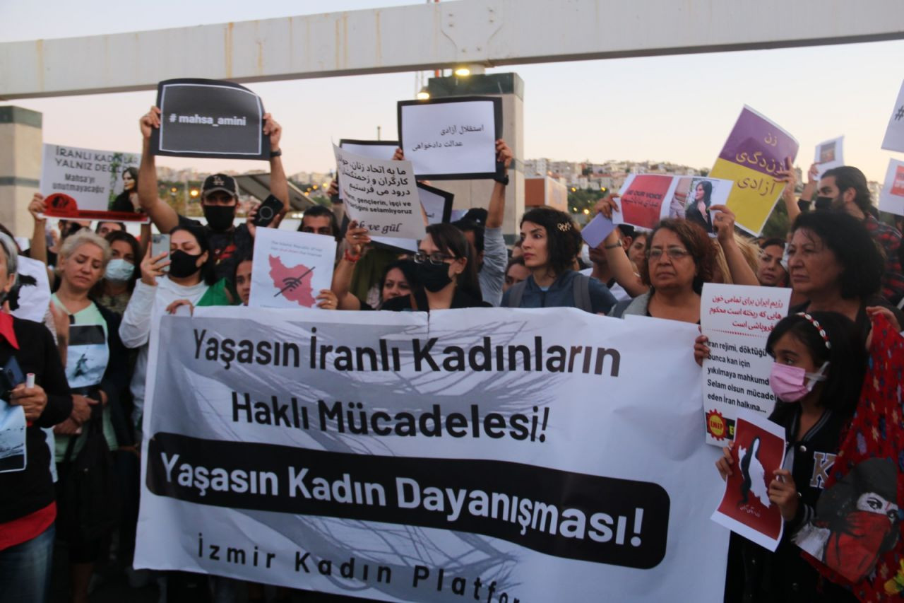 İzmir'de protesto: Hepimiz Mahsa'yız, katledilmekle bitmeyiz - Sayfa 2