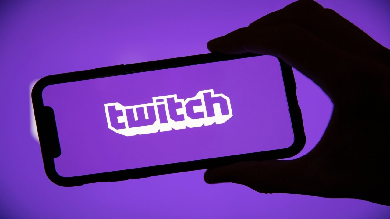 Canlı yayında cinsel ilişkiye giren fenomene Twitch'ten ceza