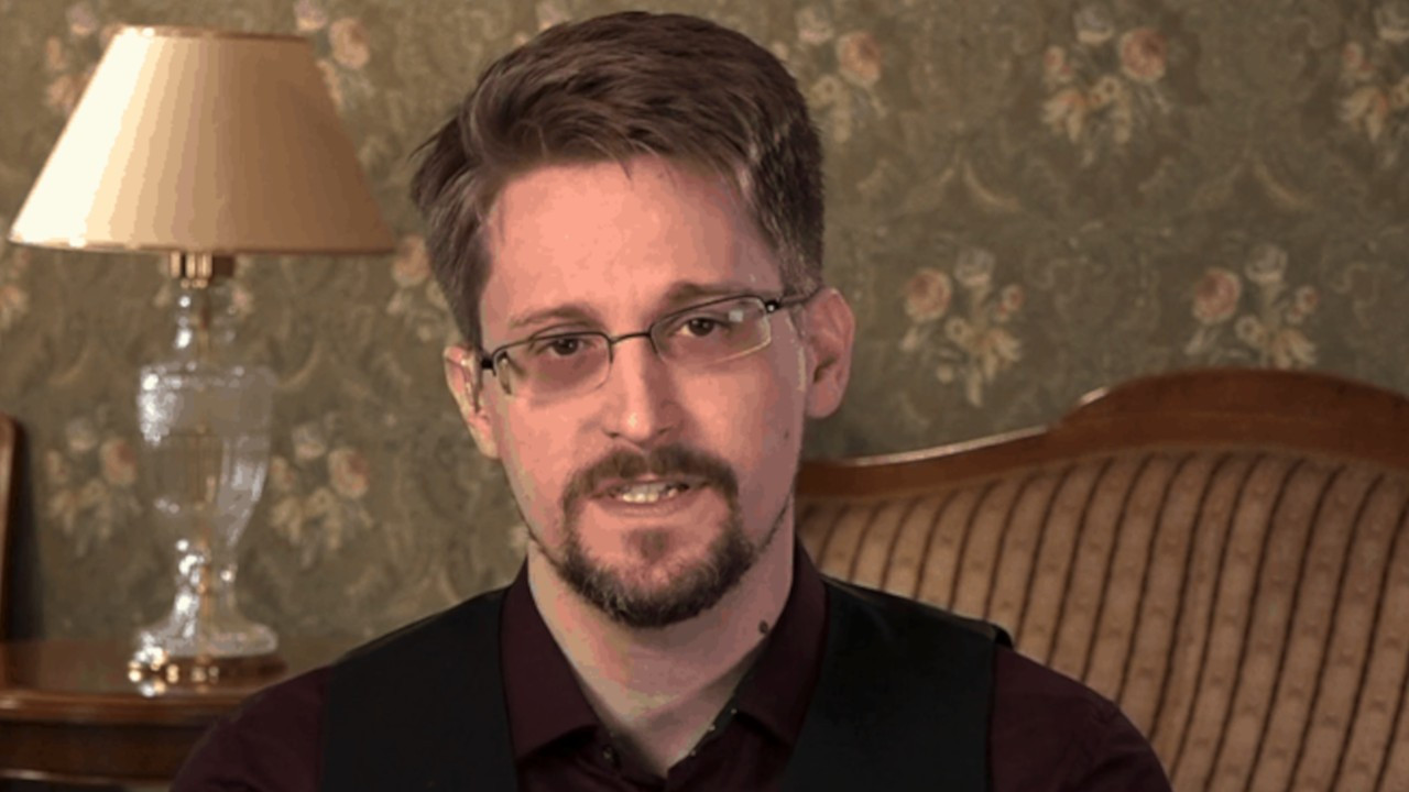 Putin, ABD'nin iadesini istediği Snowden'a vatandaşlık verdi