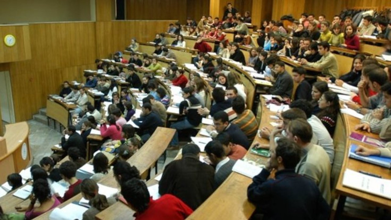 İBB'nin 4 bin 500 liralık üniversite bursu için başvurular başladı