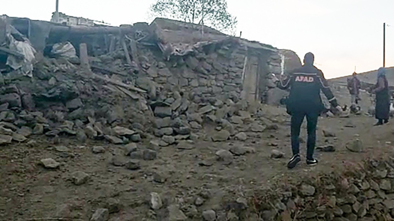 Ardahan'da deprem: 2 evin duvarı çöktü, 3 kişi yaralandı
