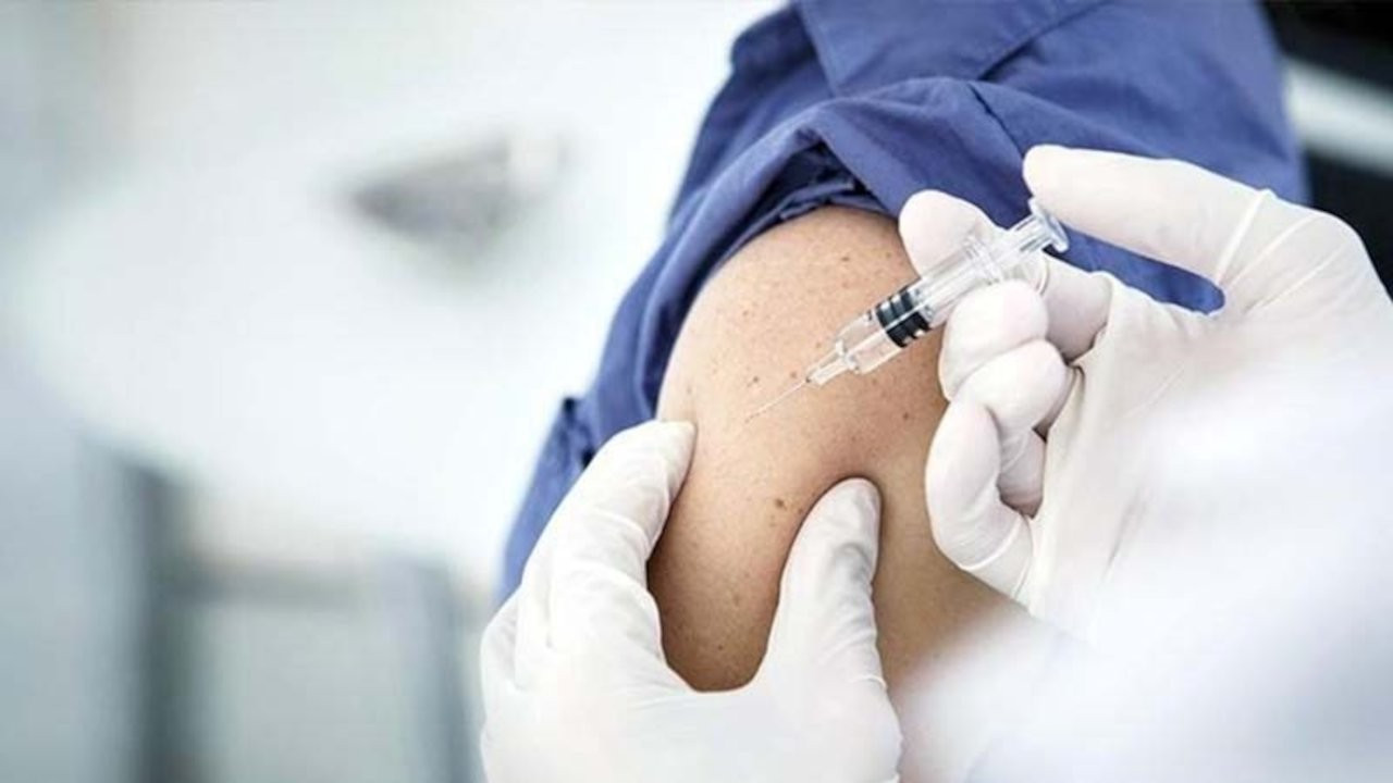 FDA, yeni varyantlara göre güncellenen mRNA aşılarını onayladı