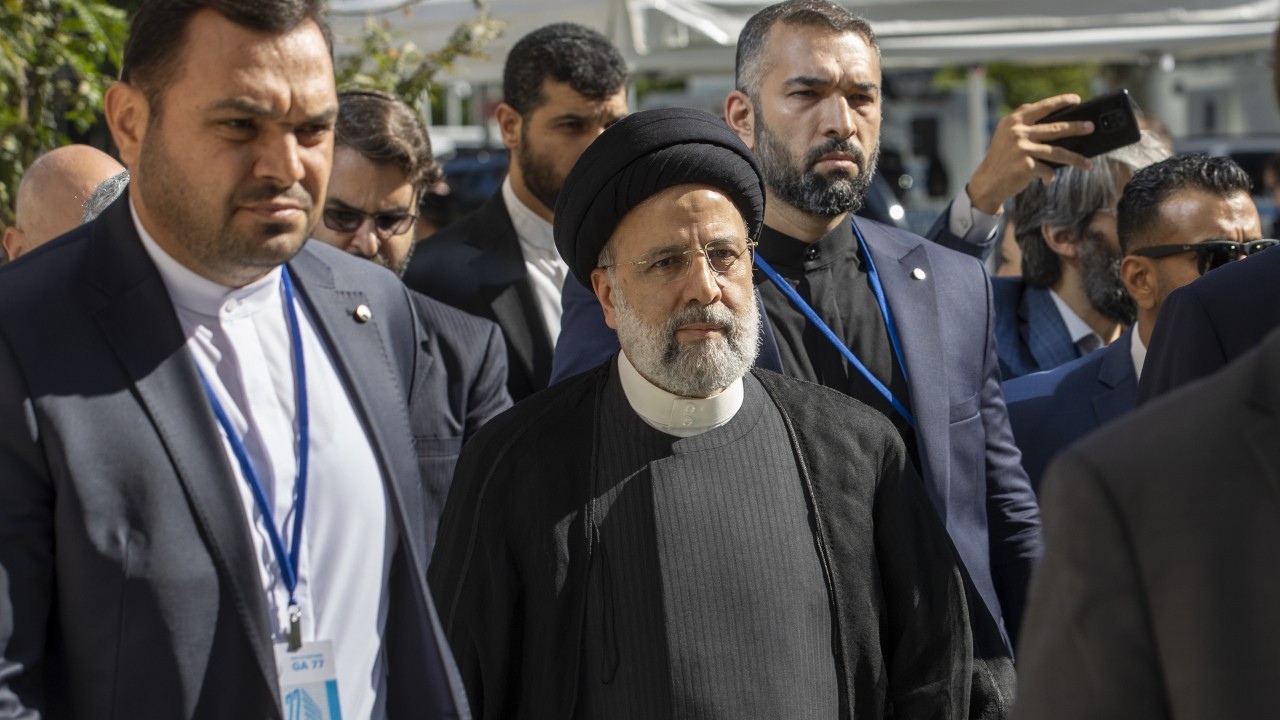 İran Cumhurbaşkanı Reisi: Değerler değiştirilemez ama kanunun uygulanma şekli tartışılabilir