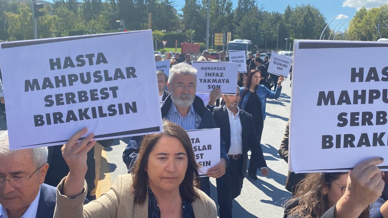 HDP’li milletvekilleri Meclis’ten Adalet Bakanlığı’na yürüdü