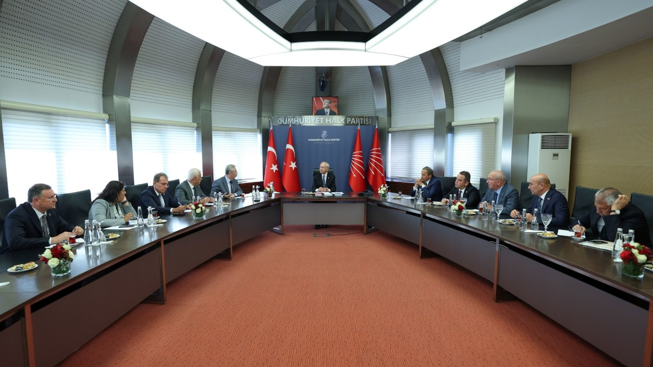 Kılıçdaroğlu, CHP'li büyükşehir belediye başkanları ile görüştü
