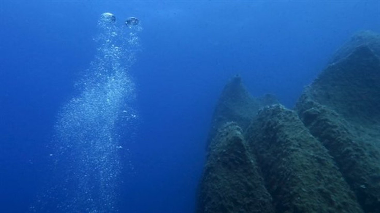 Dünya yüzeyinin yüzlerce kilometre altında 'okyanus' keşfedildi
