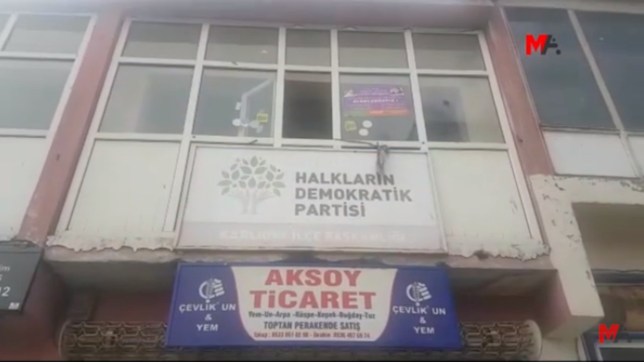 Karlıova’da HDP binasına mermi atıldı