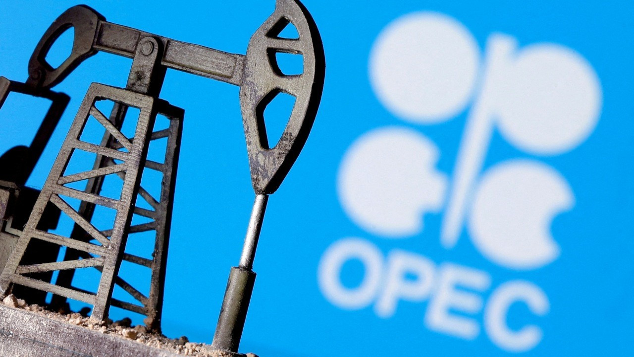 OPEC+ günlük petrol üretimini 2 milyon varil azaltacak