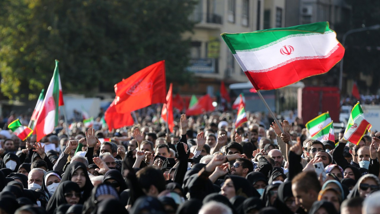 Tahran’da yönetime destek yürüyüşü yapıldı