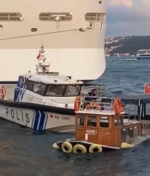 Karaköy'de batan teknedekileri deniz polisi kurtardı - Sayfa 1