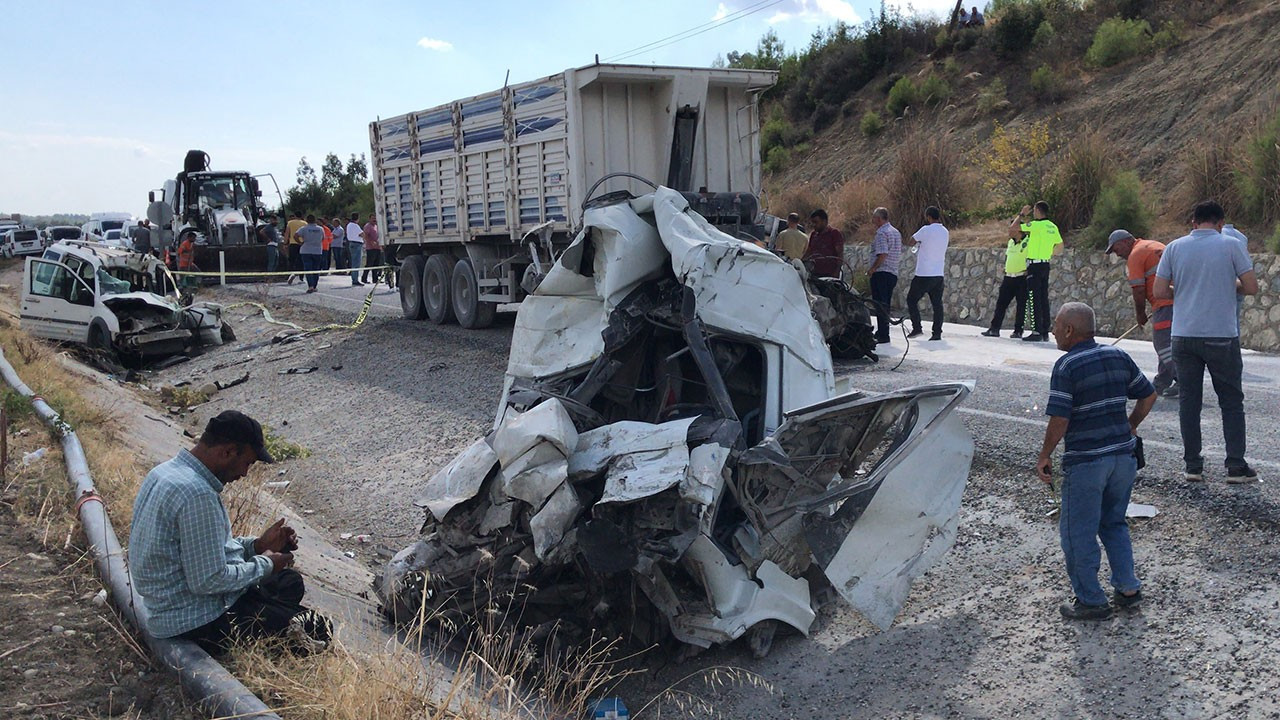 Adana'da zincirleme kaza: 3 ölü, 3 yaralı