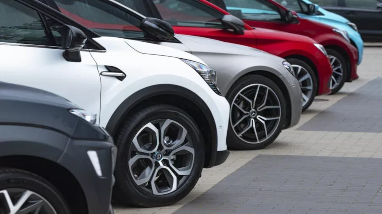 Otomobil yazarı Okşit: Benzin ve dizel araçları daha rahat bulacağız