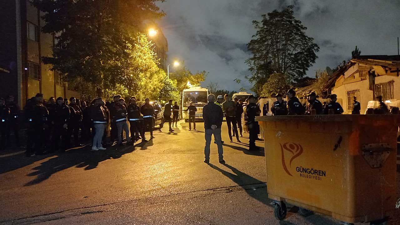 Tozkoparan'a polis girdi, bölge halkı gözaltına alındı