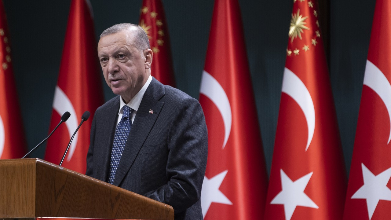 Erdoğan: CHP'deki tartışmalar yasakçı zihniyetin pusuda beklediğini gösterdi