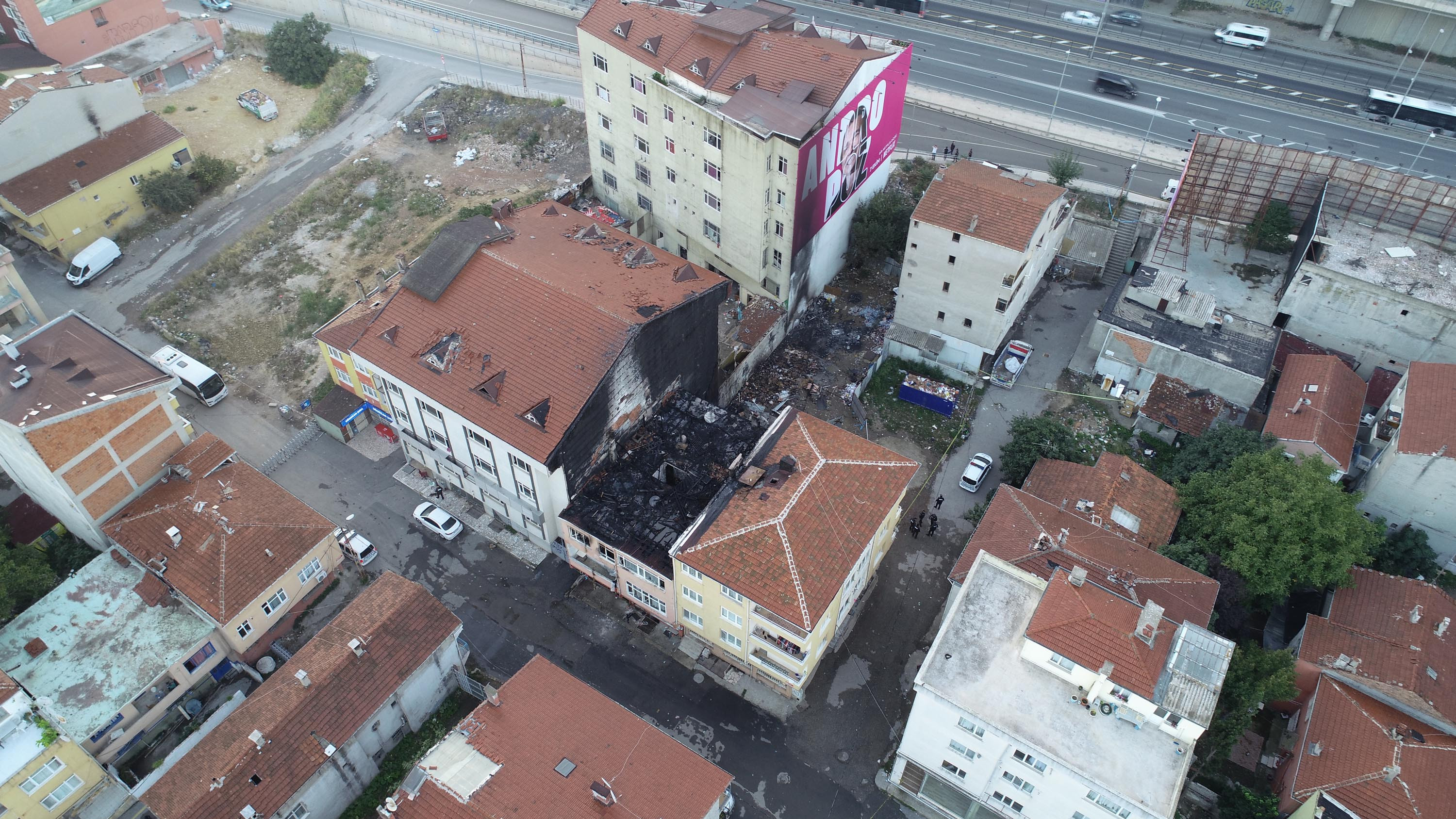 Kadıköy'de patlama yaşanan ev havadan görüntülendi