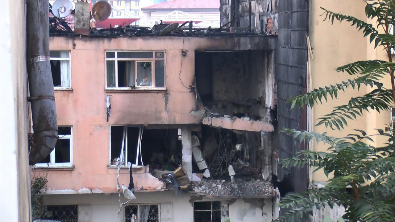 Kadıköy'de patlama yaşanan ev havadan görüntülendi - Sayfa 1