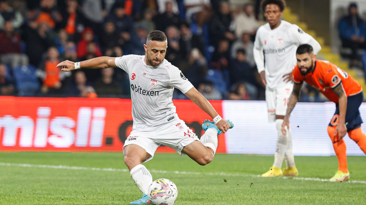 Sivasspor 3 puan hasretini, 'namağlup' Başakşehir'de bitirdi