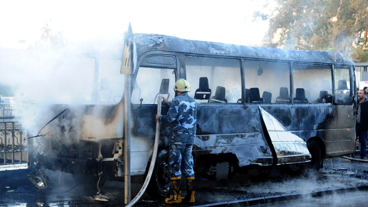 Şam'da askeri otobüse saldırı: En az 17 asker öldü