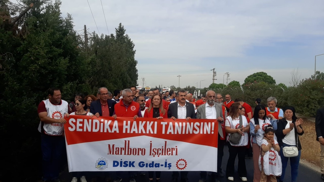 İzmir'de işçilerin direnişine DİSK yönetiminden destek
