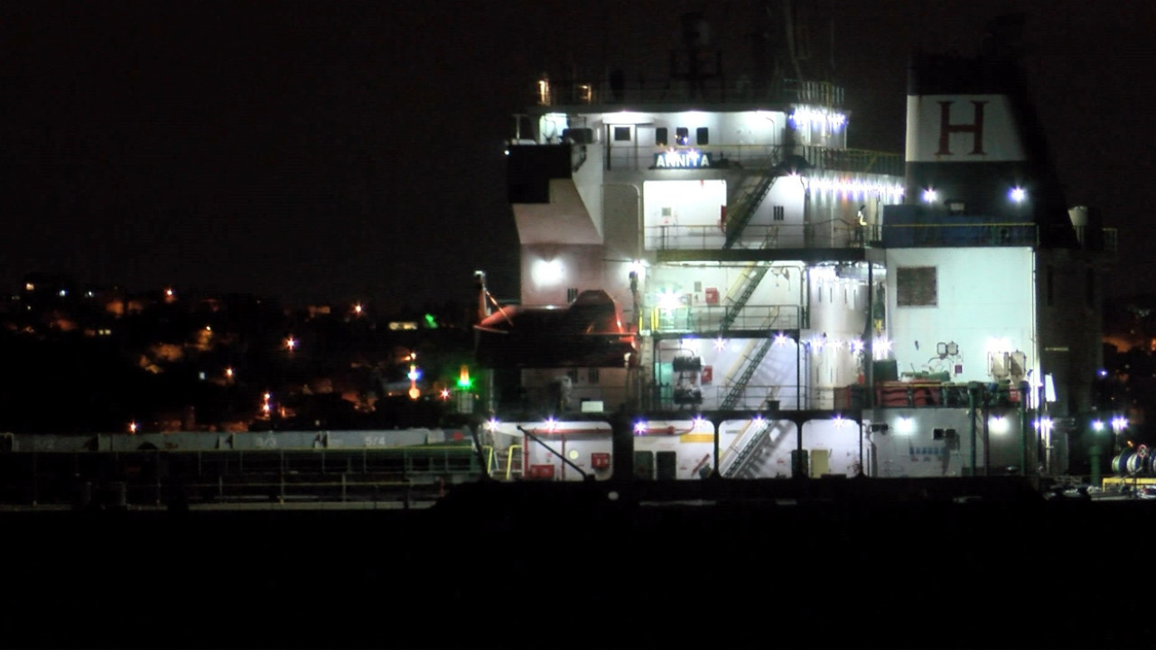İstanbul Boğazı'nda arıza yapan yük gemisi Büyükdere'ye çekildi