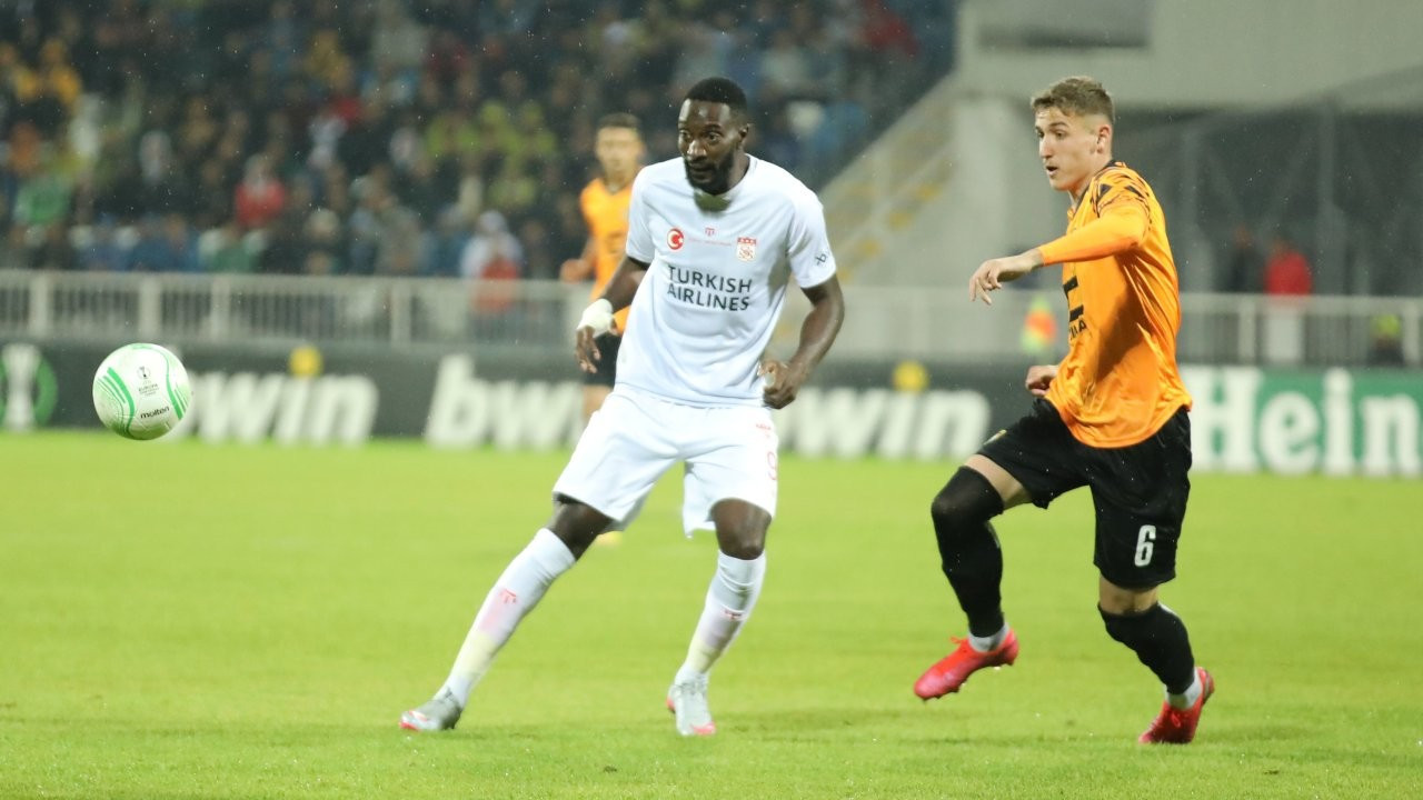 Sivasspor geriye düştüğü maçtan galip ayrıldı