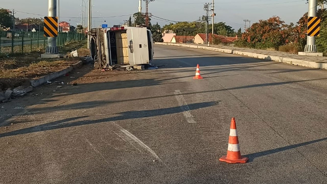 Denizlispor minibüsü kaza yaptı:  4'ü futbolcu 12 yaralı