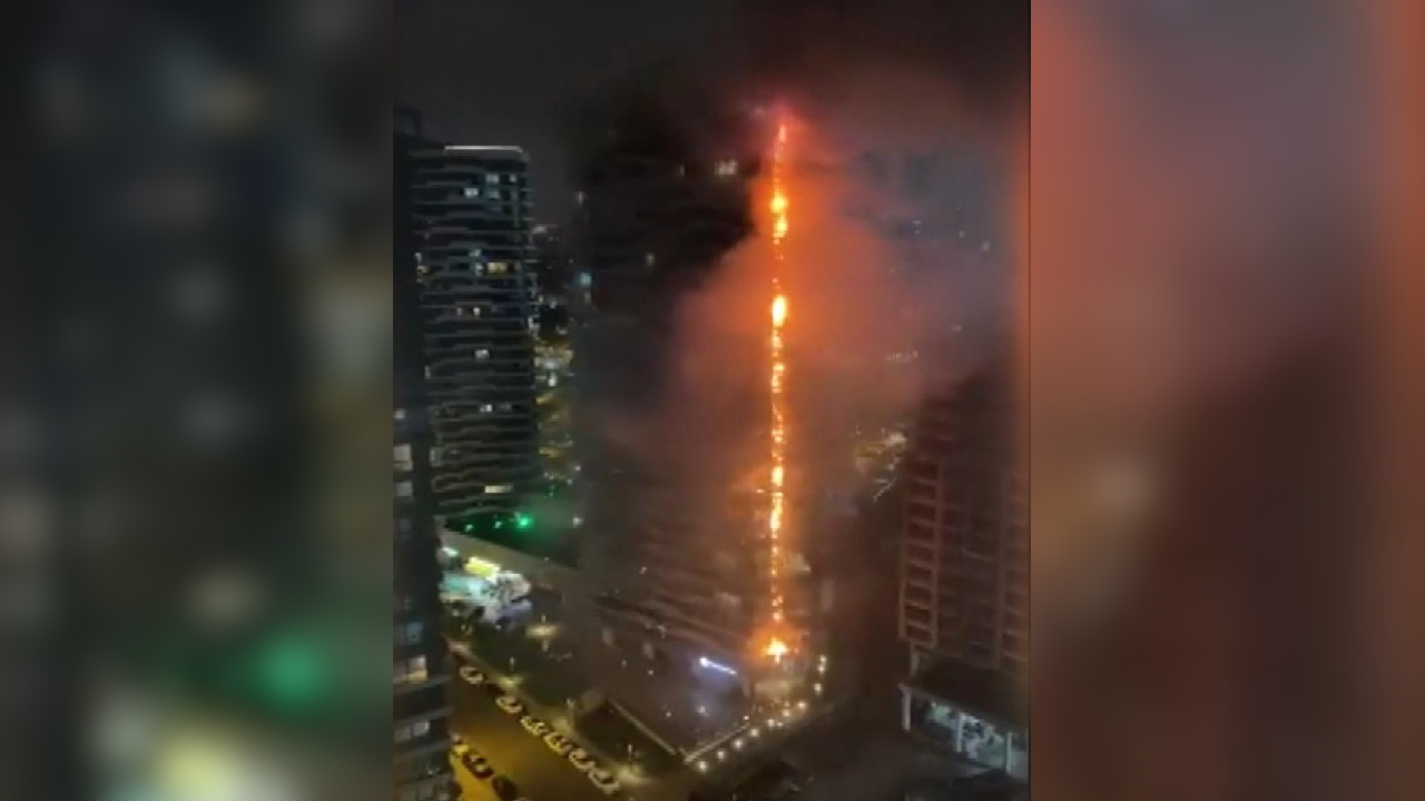 Fikirtepe'de 24 katlı rezidansta çıkan yangın söndürüldü