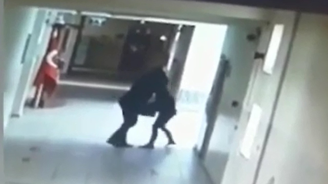 Okul müdürü, cinsel saldırıdan yargılandığı öğretmen için uzaklaştırma kararı aldırdı