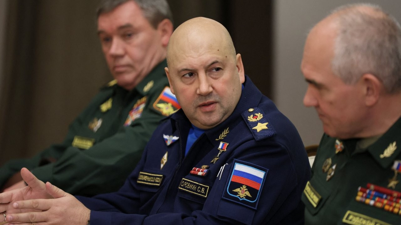 Rus komutan Sergey Surovikin: Herson'da zor kararlar almamız gerekecek