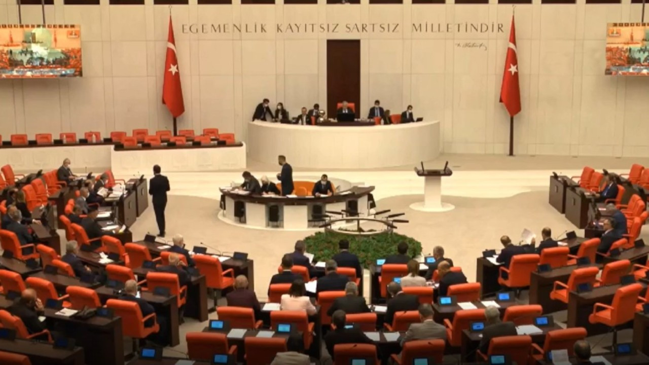 Azerbaycan tezkeresi Meclis'te kabul edildi