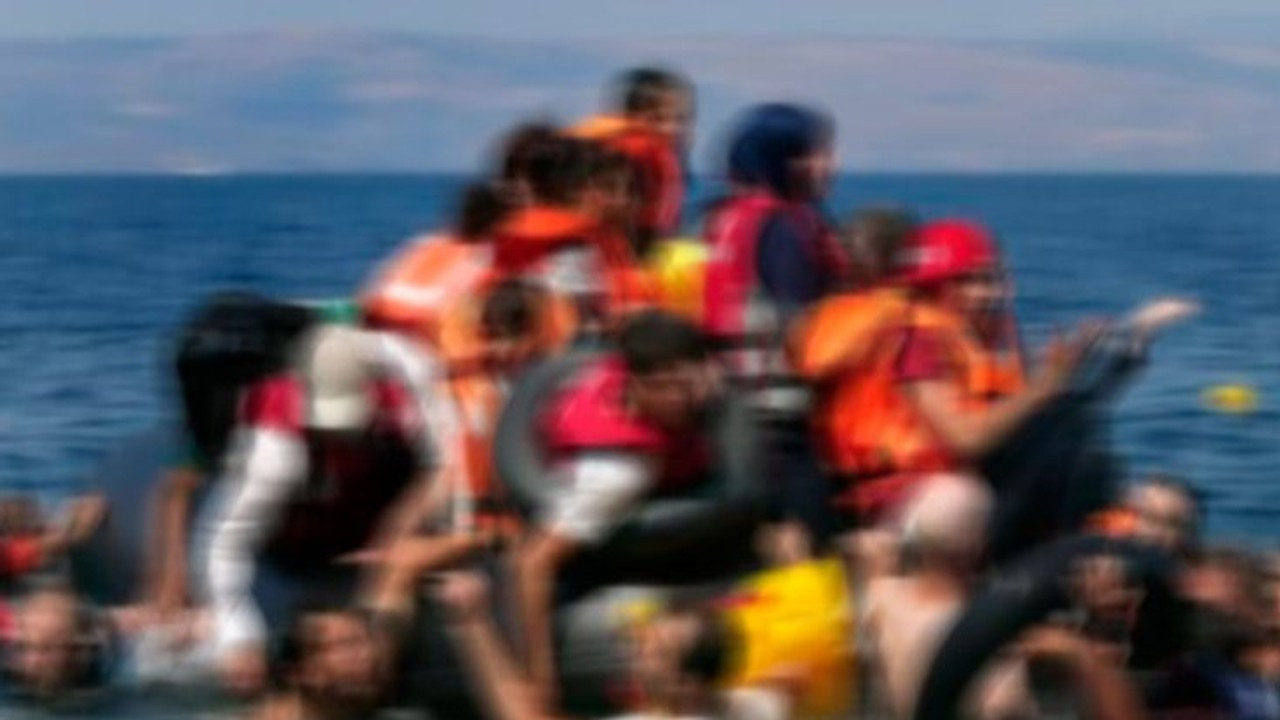 İtalya'da mülteci teknesinde patlama: İki çocuk yaşamını yitirdi