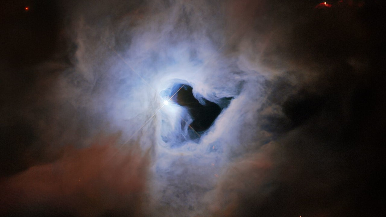 Hubble, uzayın gizemli 'anahtar deliği'ni görüntüledi