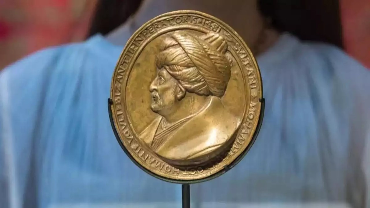 Dünyada 4 adet var: Fatih Sultan Mehmet madalyonunu İBB satın aldı