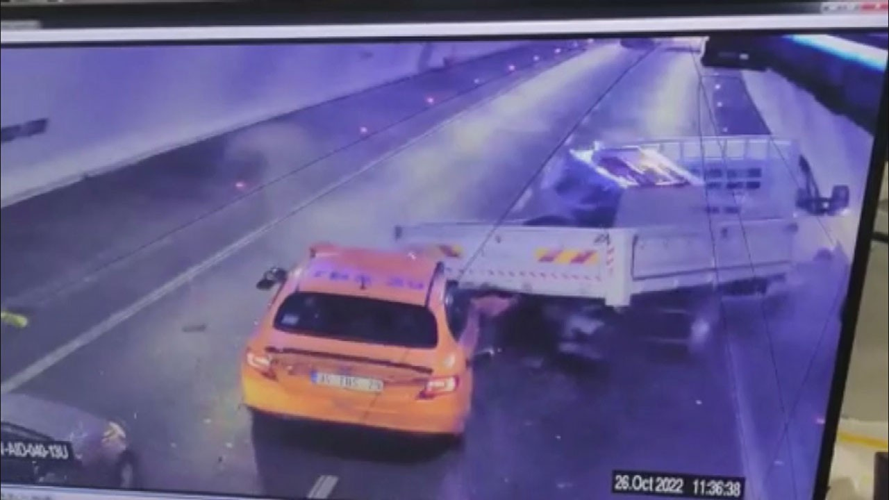 Avrasya Tüneli'nde kaza: Taksi, kamyonete çarptı